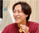 入所者と語る介護スタッフ