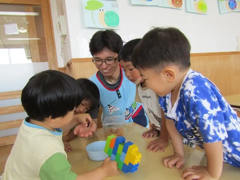 子どもたちとアゾ部吉田さん